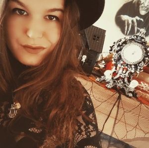 Meet your Posher, Angie